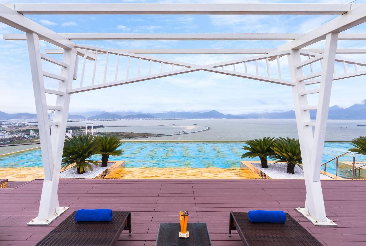 Отель Citadines Blue Cove Danang Экстерьер фото